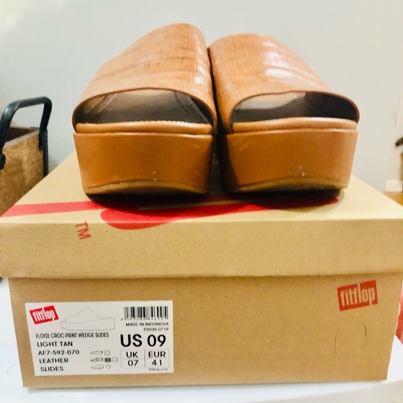 FitFlop tan leather slip ons! Bundle!$! - Picture 2 of 10
